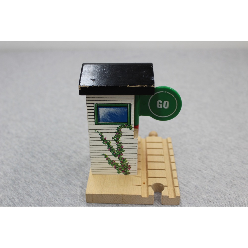 Learning Curve Thomas Wooden Railway Kids OS White Signal House Stop Go Track